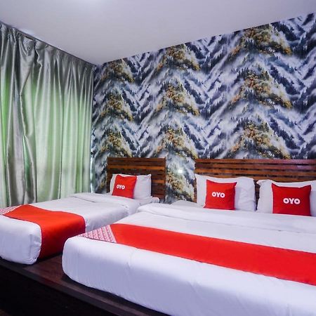 Oyo 1119 Memoire Express Hotel Kuching Exteriör bild