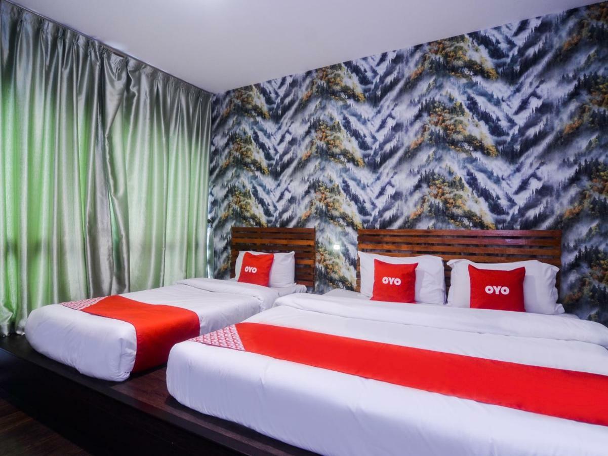 Oyo 1119 Memoire Express Hotel Kuching Exteriör bild