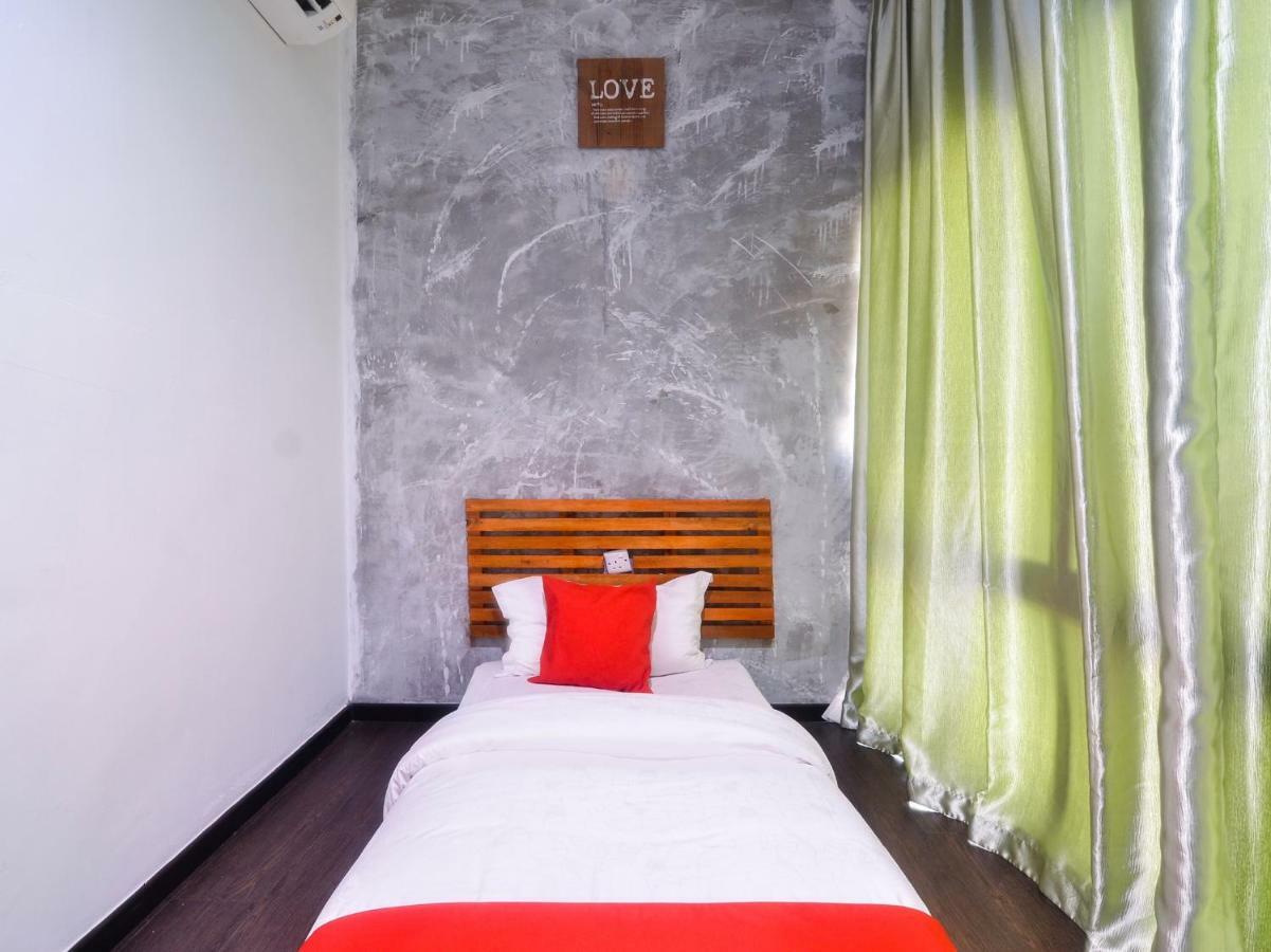 Oyo 1119 Memoire Express Hotel Kuching Exteriör bild