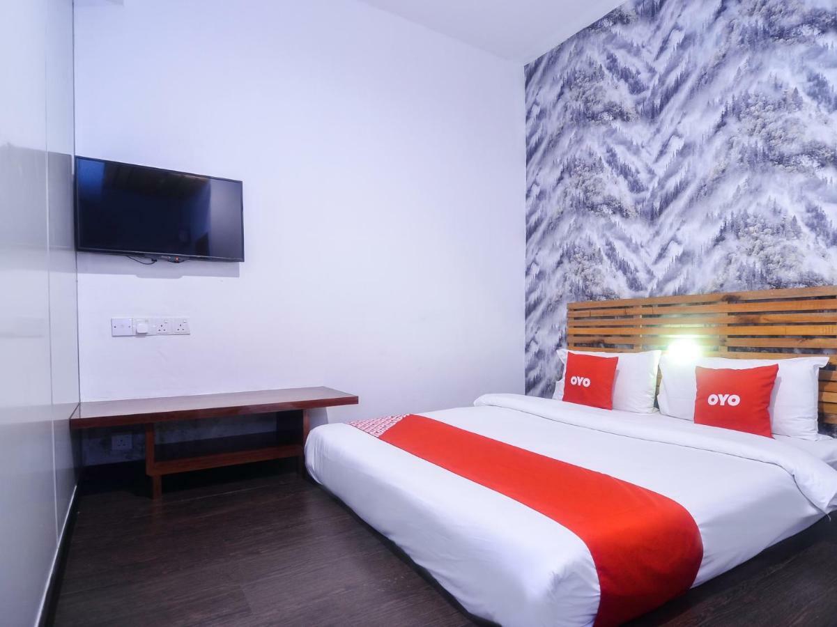 Oyo 1119 Memoire Express Hotel Kuching Exteriör bild