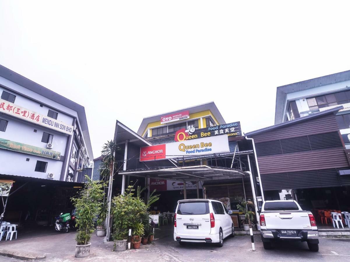 Oyo 1119 Memoire Express Hotel Kuching Exteriör bild