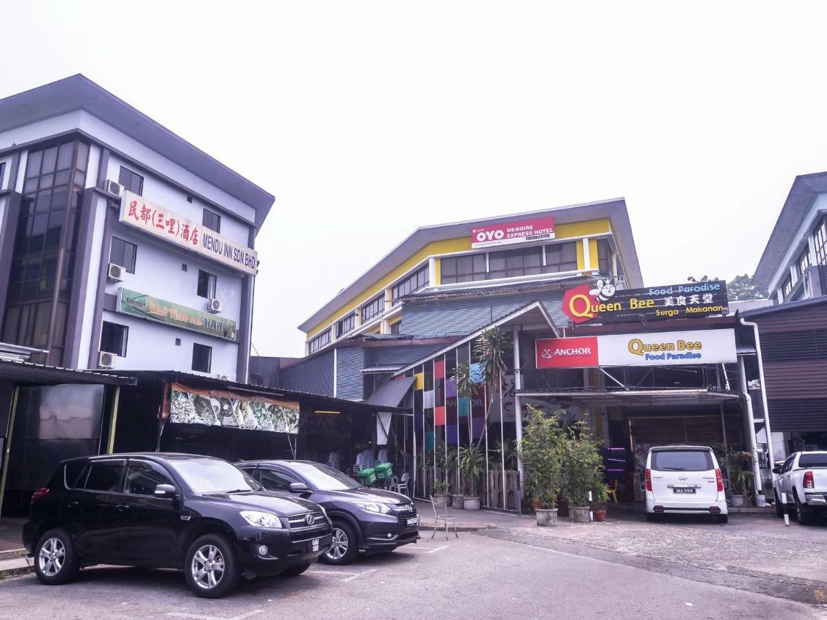 Oyo 1119 Memoire Express Hotel Kuching Exteriör bild